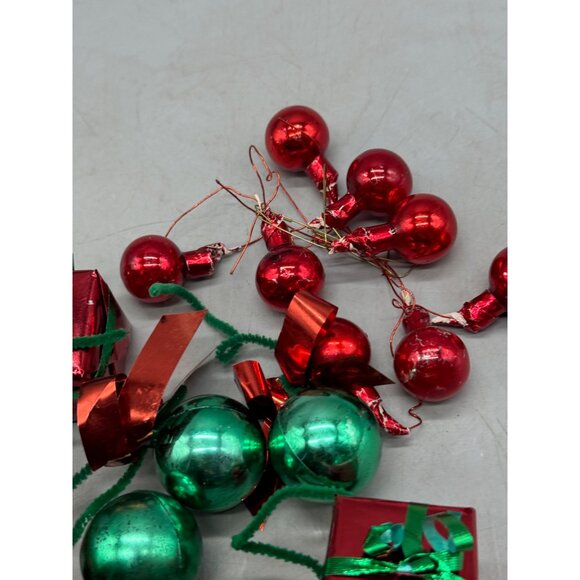 Lot of 15 Christmas Ornament Set Red Bow Green & Red Baubles Gift Boxes & Bells - Picture 6 of 7